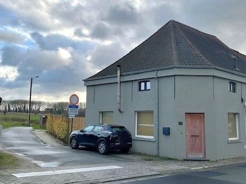 Energiezuinige, instapklare en landelijk gelegen hoekwoning te Gavere, omvattende o.a. op het GELIJKVLOERS: Inkomhal Gastentoilet Ruime gezellige lich